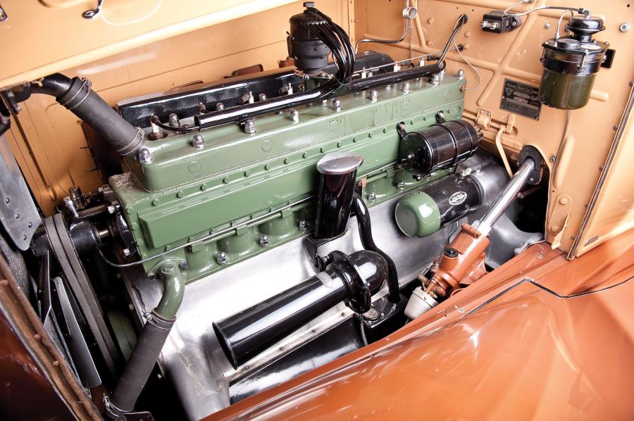  Packard Deluxe Eight Convertible Victoria by Waterhouse 1931 года  (фото 15 из 17)